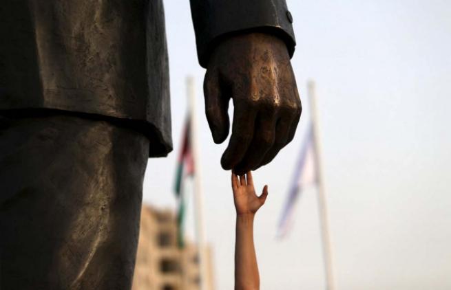 Filistin'de 'en büyük' Mandela heykeli 2