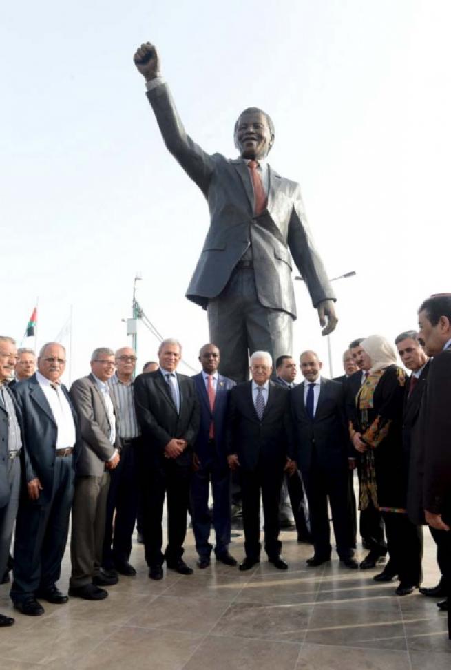 Filistin'de 'en büyük' Mandela heykeli 6