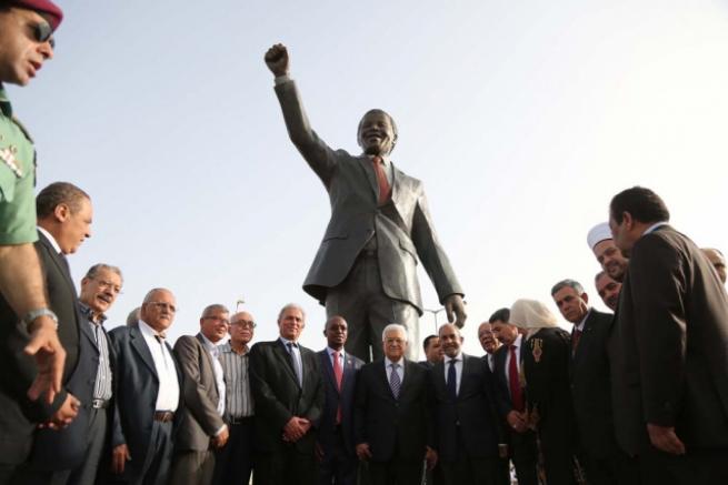 Filistin'de 'en büyük' Mandela heykeli 9