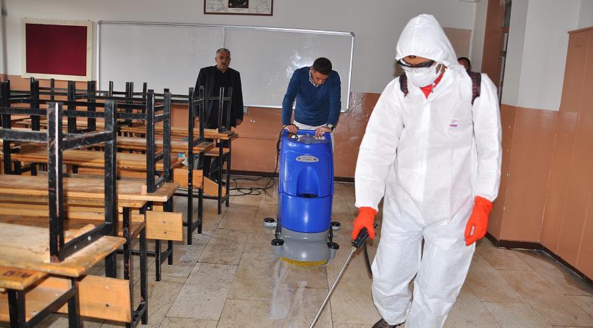 Okul ve camiler 'Mobil Temizlik Ekibi' ile tertemiz!