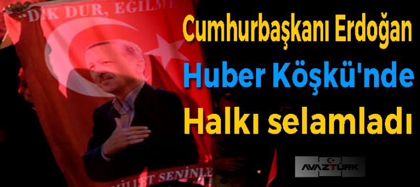 Cumhurbaşkanı Erdoğan balkonda halka hitap etti!
