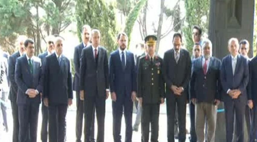 Cumhurbaşkanı Erdoğan’dan, Turgut Özal’ın kabrine ziyaret