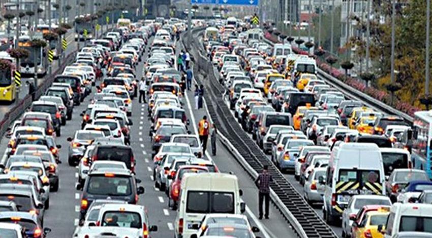 TEM'de zincirleme kaza! Trafik kilit