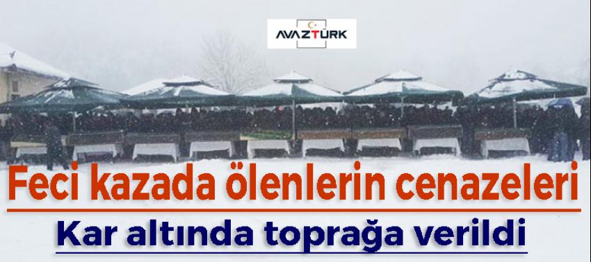 Feci kazada ölenlerin cenazeleri kar altında toprağa verildi!