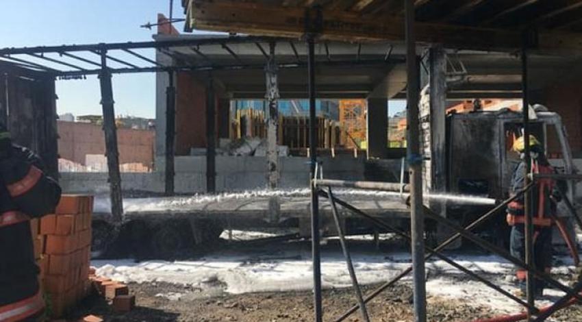 Kamyonu şakadan yandı!