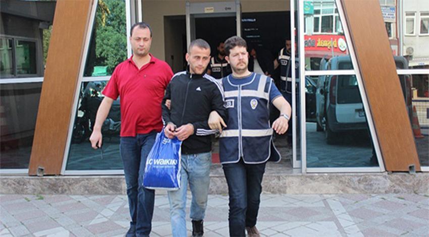 Kendilerini uyaran şahsı taşla katlettiler!