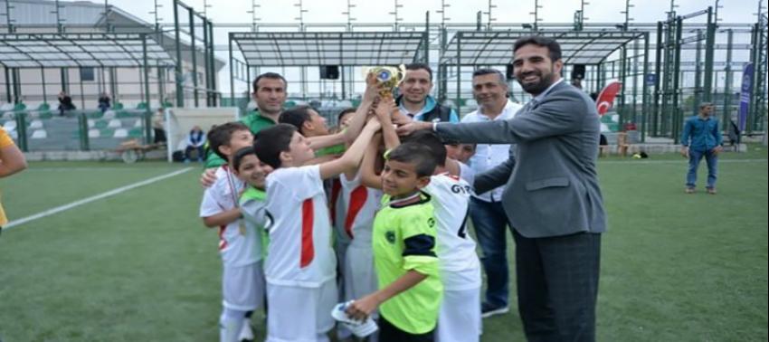 Şampiyonlar kupalarına kavuştu