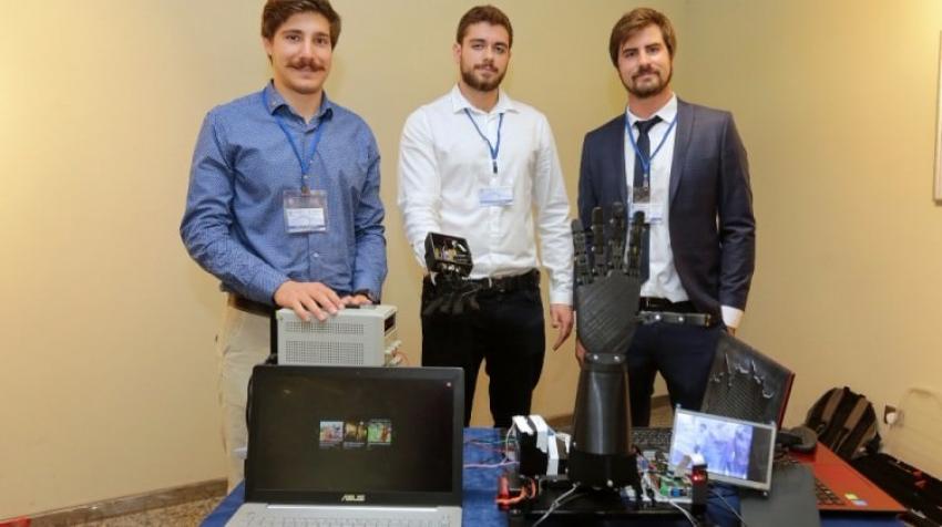 Öğrencilerden bomba imha edebilen robot!