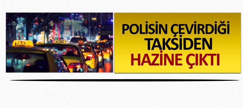 Polisin çevirdiği taksiden hazine çıktı