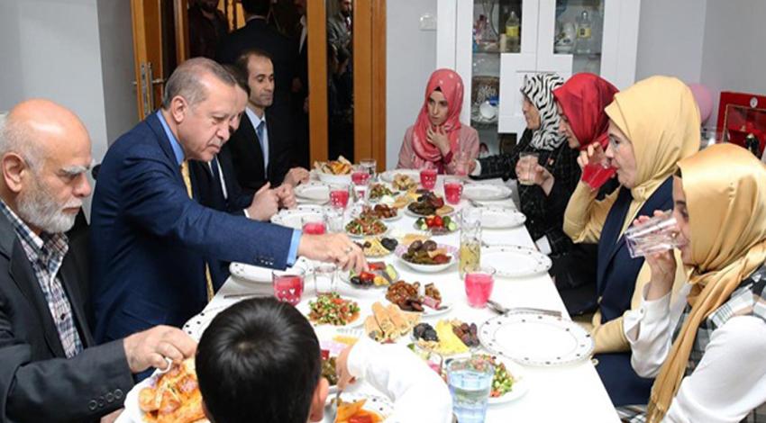 Erdoğan şehit ailesiyle iftar yaptı