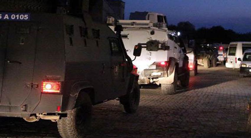 Polis aracının geçişi esnasında patlama!