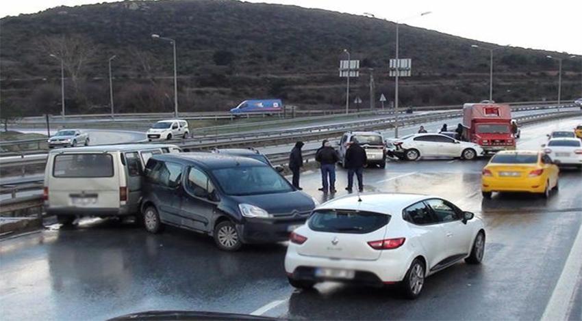 İstanbul'da zincirleme trafik kazası!