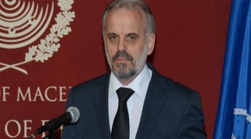 Meclis başkanı seçildi.. Fetöcü gazeteciye koştu