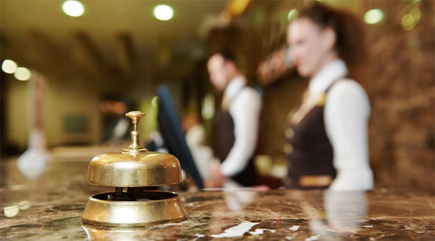 Marmaris’te otelde rezervasyon skandalı!