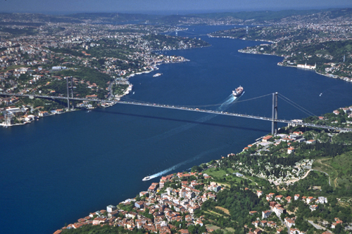 İstanbul Boğazı gemi geçişlerine kapatıldı