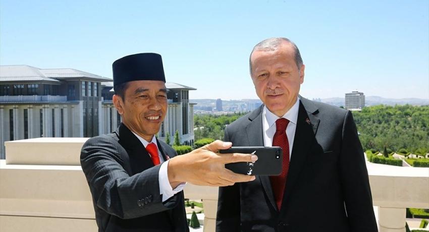 Endonezya Cumhurbaşkanı, Erdoğan'la selfie çekti