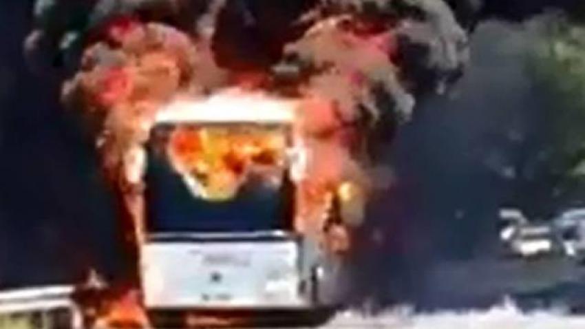 Isparta'da otobüs alev alev yandı