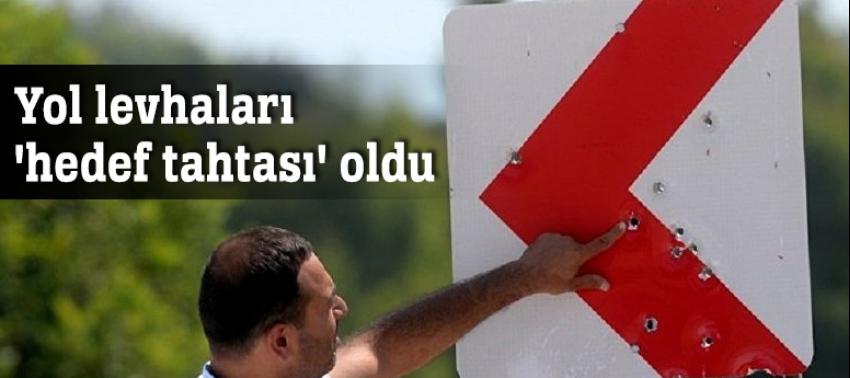 Adana'da yol levhaları 'hedef tahtası' oldu