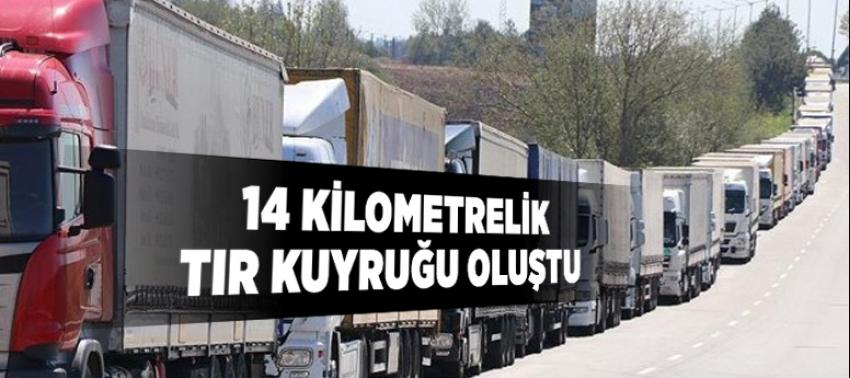 Kapıkule'de 14 kilometrelik TIR kuyruğu oluştu