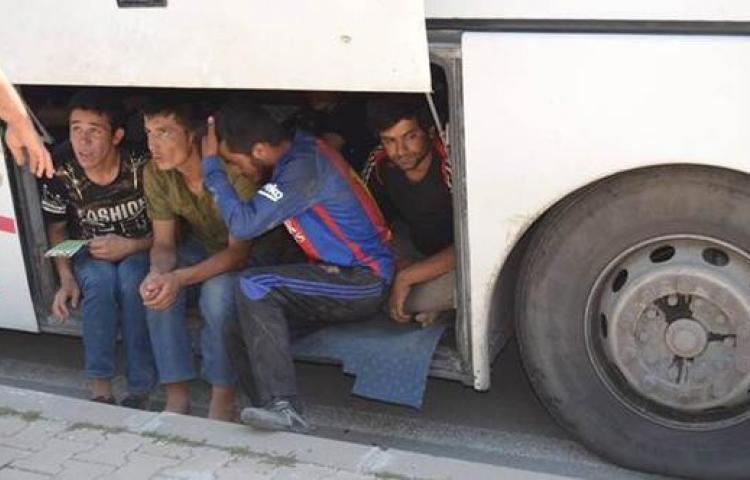 Yolcu otobüsü durdurulunca yakalandılar!