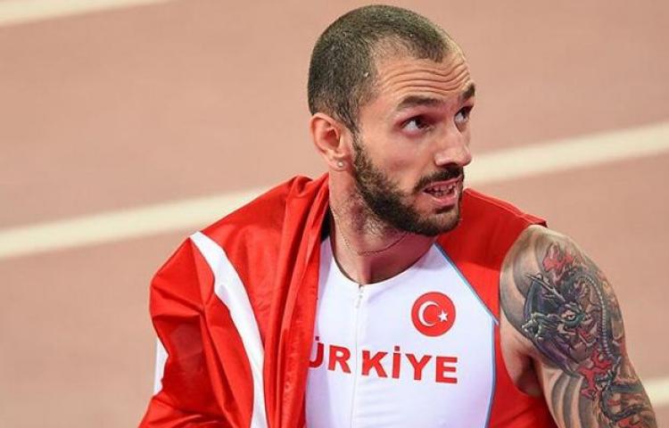 Milli sporcudan tarihi başarı