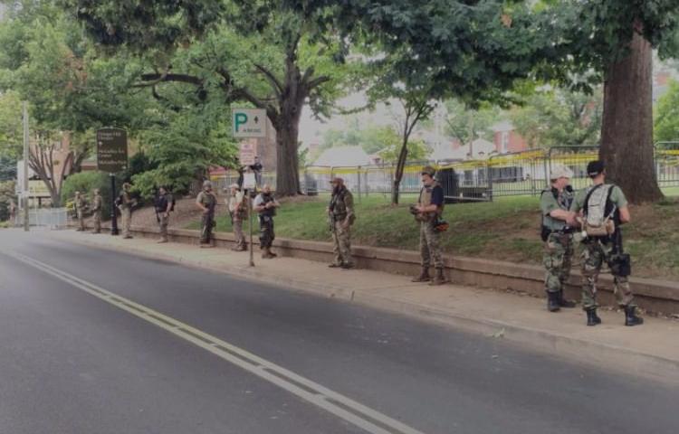 ABD'de ırkçılar silahlanıp sokağa indi!