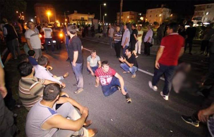 Duyan oraya koştu: Yolu kapattılar!