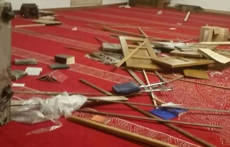 Ecdat yadigarı camiye saldırdılar!