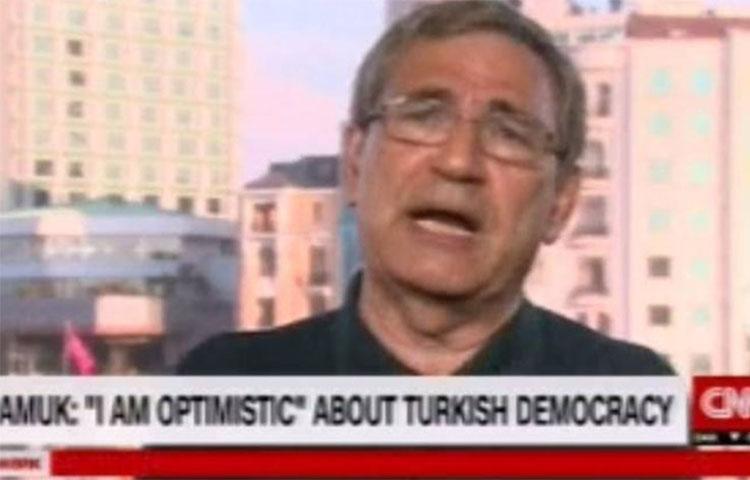 Orhan Pamuk'tan Türkiye'ye nefret!
