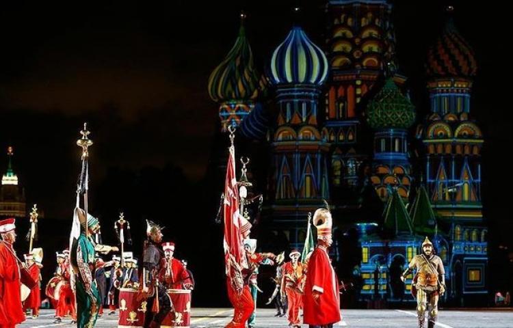 Mehter sesleri Kızıl Meydan'ı inletti!