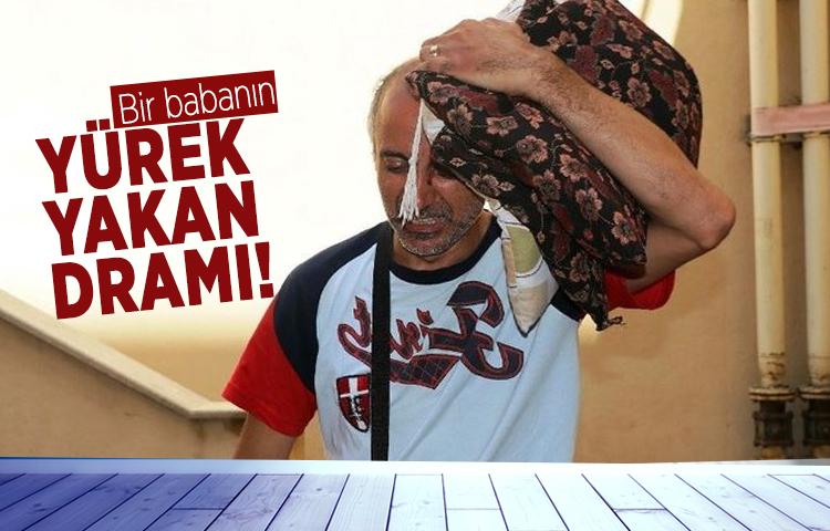 Küçük oğlunun cenazesine yastıkla geldi