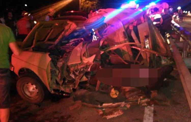 Katliam gibi kaza: 4 ölü 3 yaralı