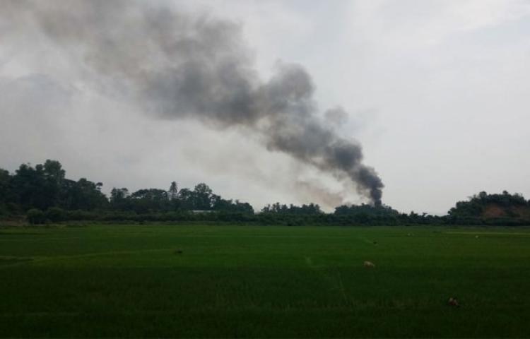 Cesetleri yakarak yok ediyorlar