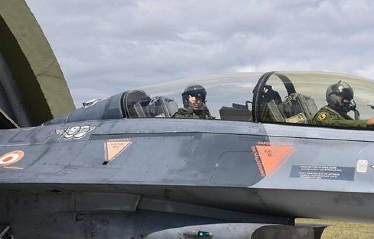 Orgeneral Hulusi Akar F-16 ile uçtu