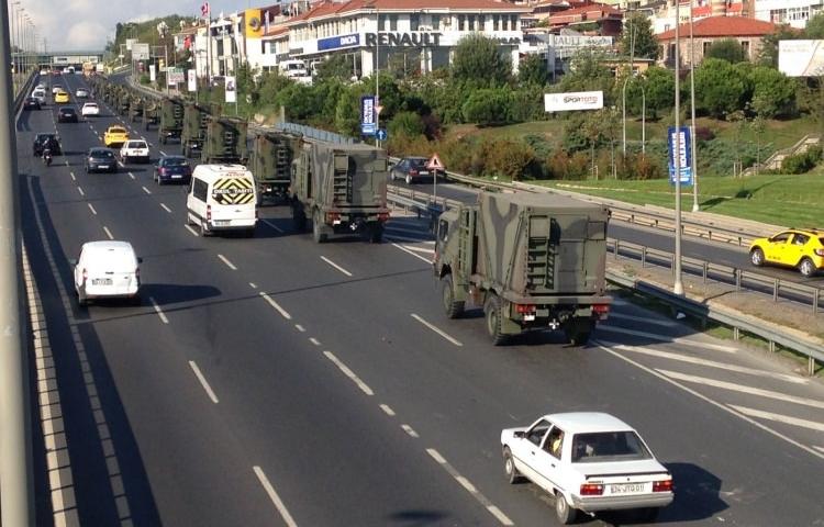 Sınıra askeri sevkıyat sürüyor