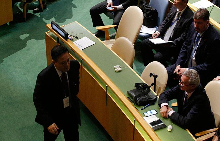 Trump kürsüdeyken salonu terketti!