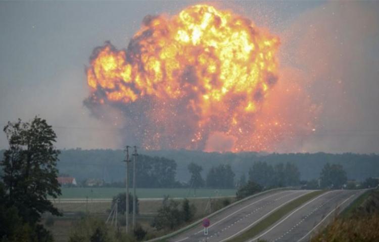 Ukrayna'da patlama! Tahliye ediliyor