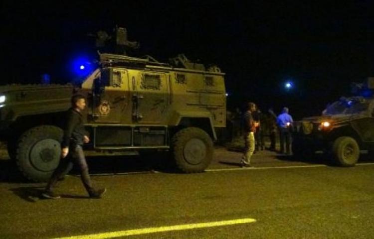 Siverek'te zırhlı araç devrildi