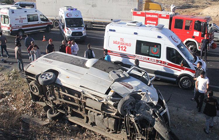 Şanlıurfa’da işçi servisi devrildi