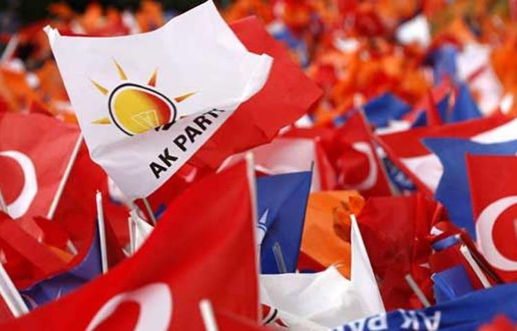 AK Partili il başkanı istifa etti!