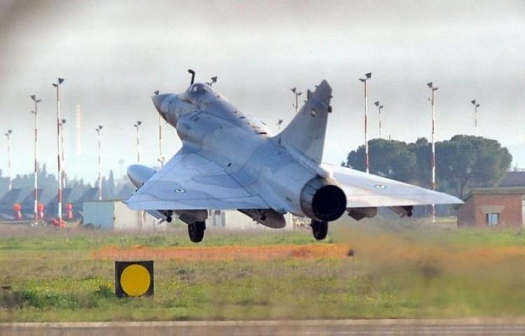 BAE'ye ait savaş uçağı düştü!