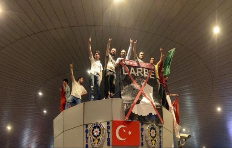 İhanet gecesi NATO'ya perde