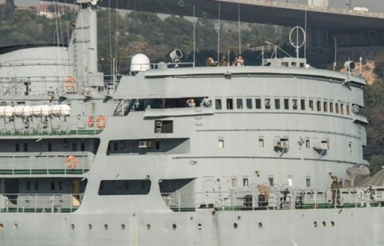 Rus savaş gemisi boğazdan geçiş yaptı