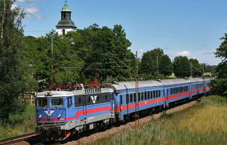 Tren askeri araca çarptı