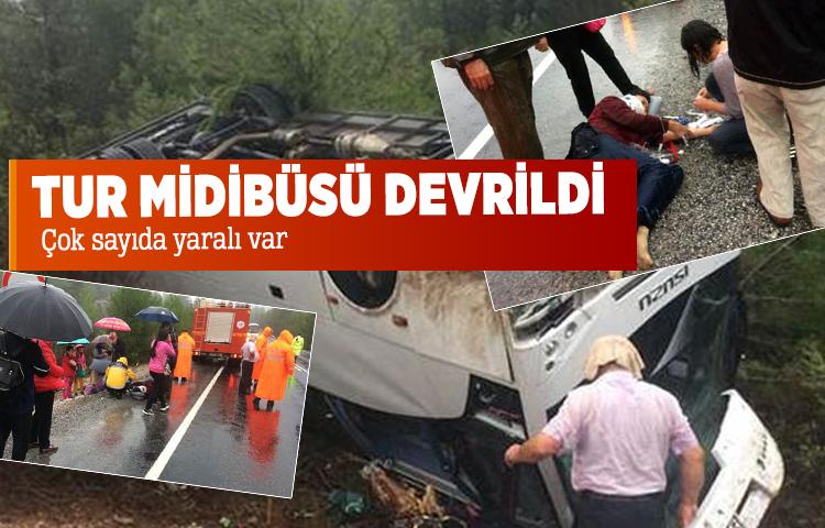 Antalya’da tur midibüsü devrildi