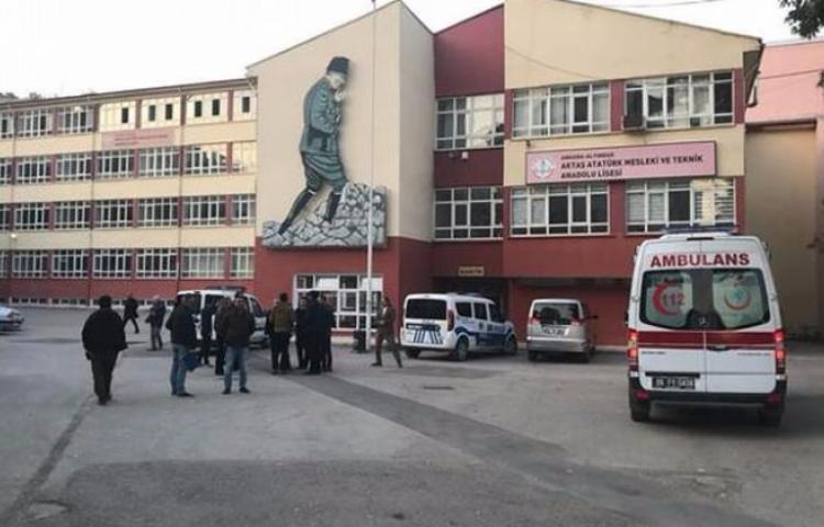 Lisede civa paniği!