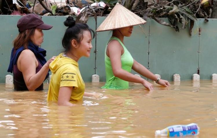 Damrey tayfunu Vietnam'ı vurdu