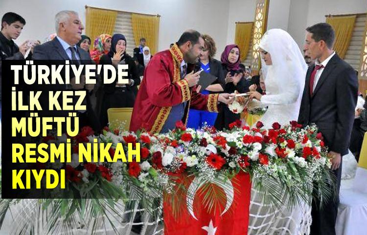 Türkiye'de ilk kez müftü resmi nikah kıydı