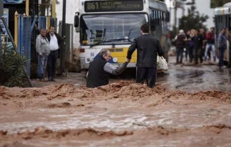 Yunanistan'ı sel vurdu