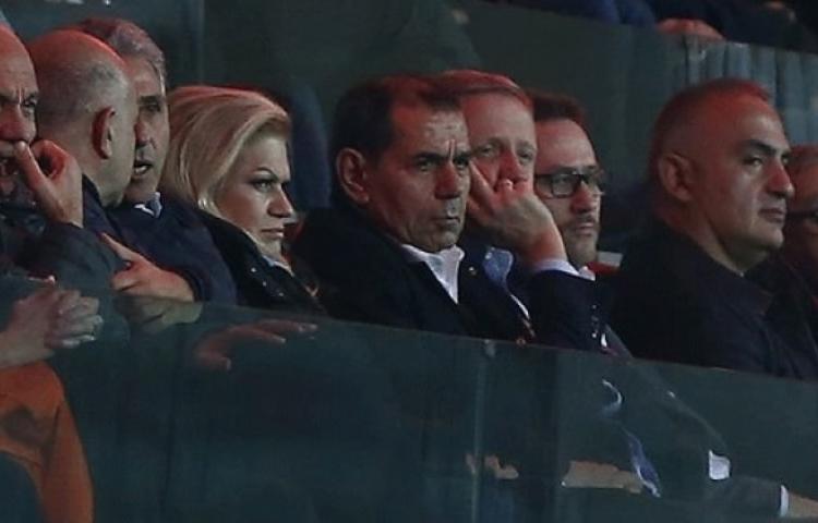 Dursun Özbek dayanamadı